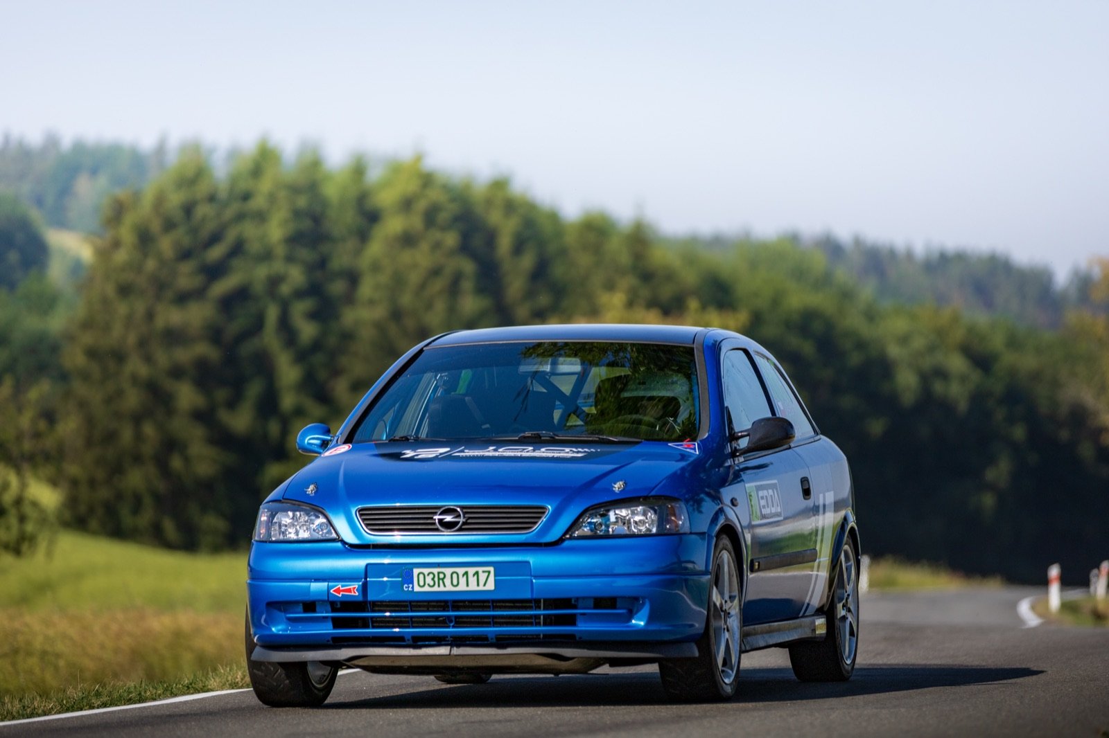 Opel Astra OPC posádky Šejdových na trati závodu do vrchu v Mladé Vožici